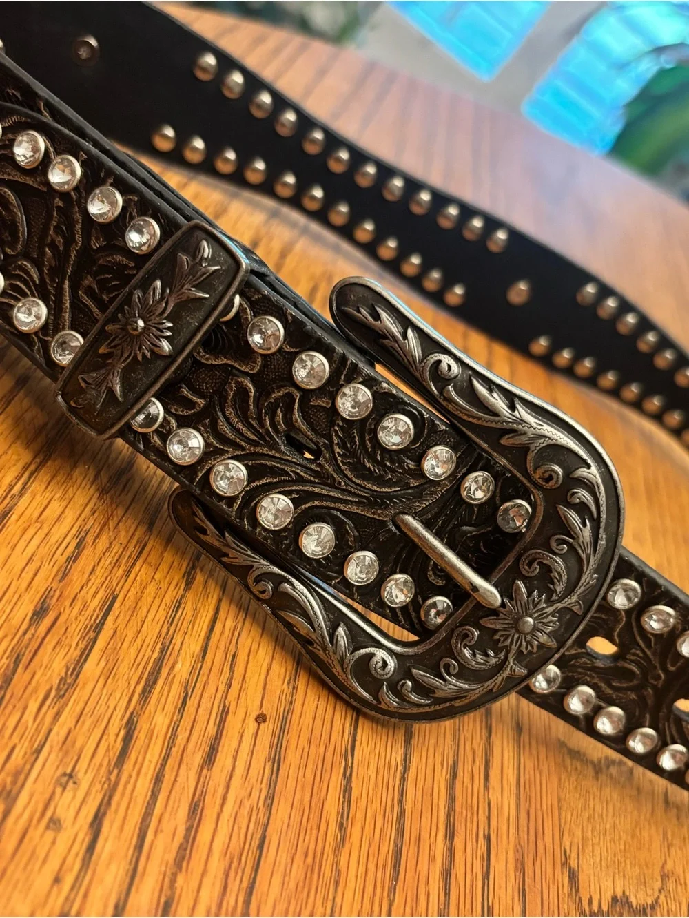 Women’s medium Western Style brown leather belt